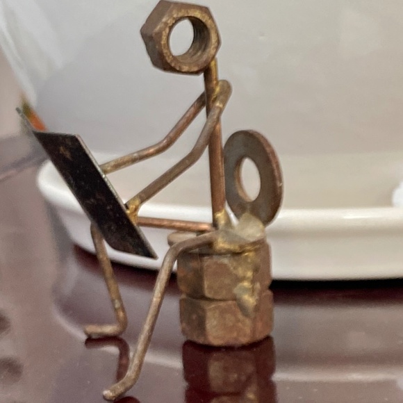 Metal Figurines Lady w credit card & Man on the Potty - Picture 13 of 15